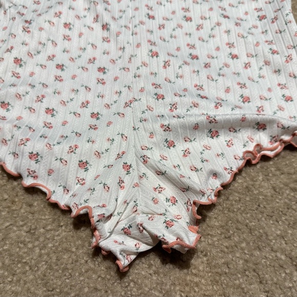 White Coquette Floral Lace Trim V-Neck Cami Romper - Sz. M - Picture 5 of 11